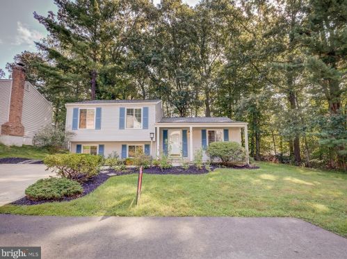 10833 Split Oak Ln, Springfield VA  22015-2323 exterior