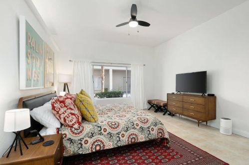 8 Oak Tree Dr, Rancho Mirage CA  92270-1612 exterior