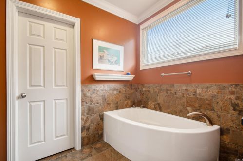 1540 Lake George Dr, Mishawaka IN  46545-4065 exterior