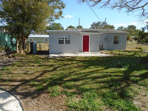 2405 3rd Ave, Vero Beach FL  32962-8226 exterior