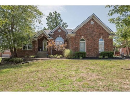 3041 Plantation Dr, Sellersburg, IN 47172-9143