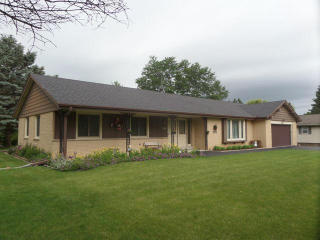 2465 Rockway Ln, Brookfield, WI 53005-4569