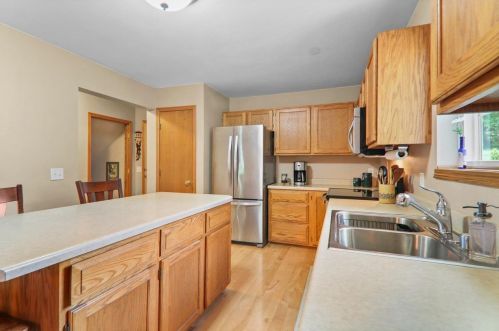 100 Stonefield Cir, Mount Horeb, WI 53572-2358