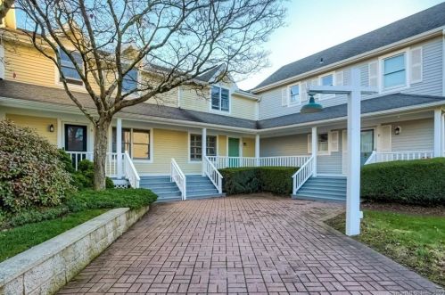 9 Cove Side Ln, Stonington, CT 06378-2900