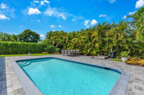 1271 12th St, Naples FL  34102-5225 exterior