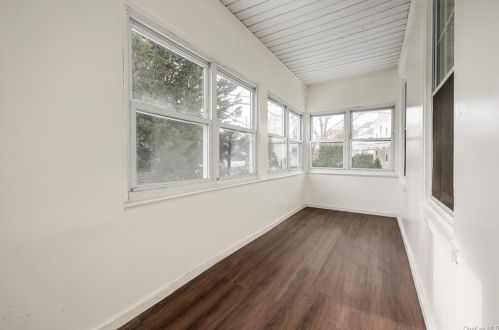 6 Chestnut Hill Ave, White Plains, NY 10606-2407