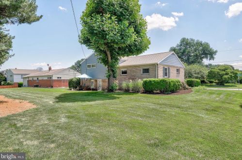 33 Scarsdale Dr, Camp Hill PA  17011-7933 exterior