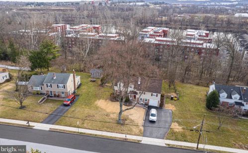 2415 Hillside Dr, Norristown, PA 19403-3610