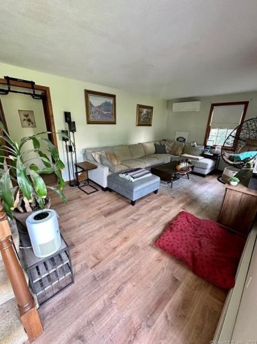 90 Wellman Rd, Manchester CT  06040-5542 exterior