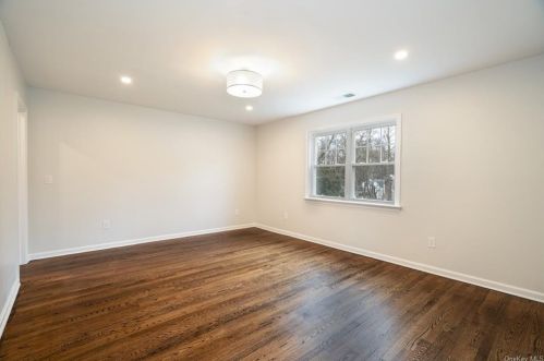 15 Thelma Pl, White Plains NY  10605-3808 exterior