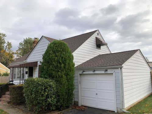 433 12th St, Babylon, NY 11704-3108
