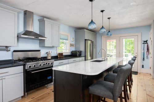 208 Main St, Newmarket, NH 03857-1812