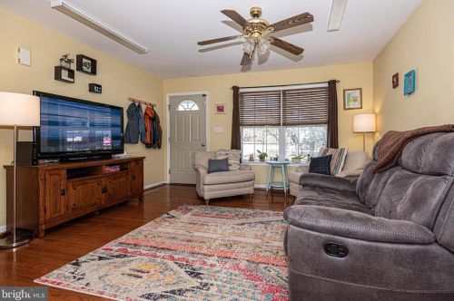 402 6th St, Laurel DE  19956-1363 exterior