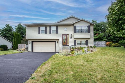 1438 Bea Ann Dr, Dodgeville WI  53533-8963 exterior