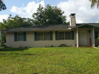 3586 Croton Rd, Naples, FL 34104-4091