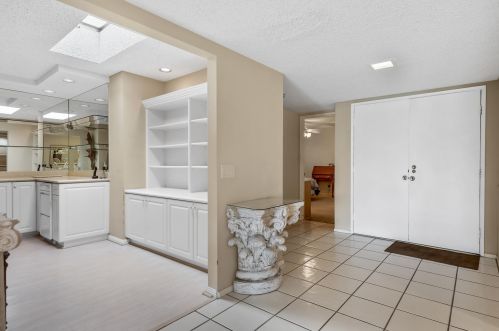 55 Sunrise Dr, Rancho Mirage CA  92270-3845 exterior