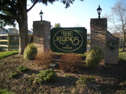 301 Windsor Pl, Macungie PA  18062-1812 exterior