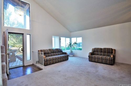 23048 Tupelo Ridge Dr, Santa Clarita, CA 91354-1321