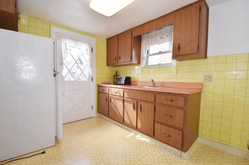 584 Bigelow St, Pittsburgh PA  15207-1272 exterior