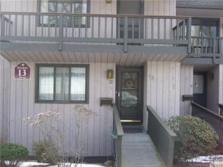 40 Coach Dr, Southington, CT 06489-3440
