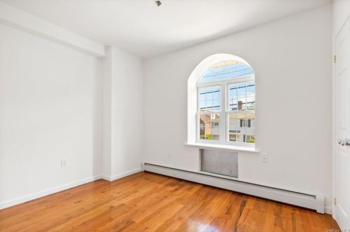 557 Logan Ave, Bronx NY  10465-2509 exterior