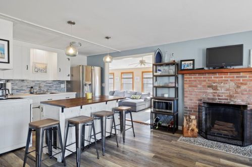 10 Stanton Ave, South Kingstown RI  02882-6307 exterior