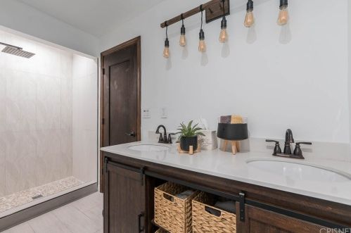 14639 Albers St, Van Nuys CA 91411-3713 exterior