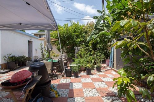 2125 Adriatic Ave, Long Beach CA 90810-3573 exterior