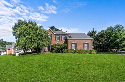 2 Mathews Ln, Somers Town NY  10589-2819 exterior