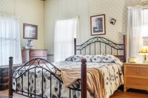 7 Dawn Dr, Belvidere NJ  07823-2844 exterior