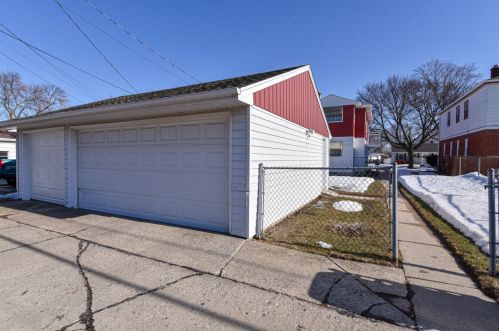 5416 Midland Dr, Milwaukee WI 53220-1420 exterior