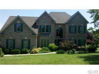 1719 Creek View Dr, Fogelsville, PA 18051-1716