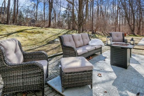 245 Maple Brook Ct, Yorktown Hgts NY  10598-1976 exterior