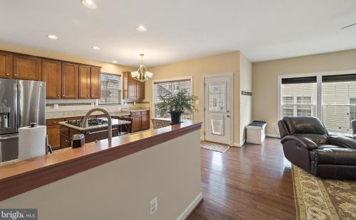 8168 Gilroy Dr, Lorton VA 22079-2936 exterior