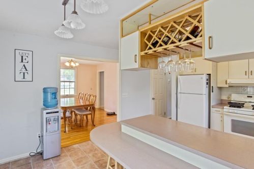 52 Canfield Ave, Warwick RI  02889-8802 exterior
