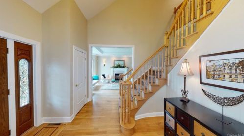 5 Amanda Ct, White Plains NY  10607-2418 exterior