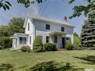 32275 Main Rd, Orient Point, NY 11957-1154