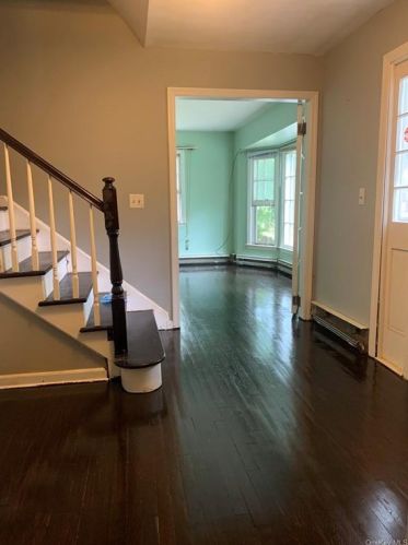 2 Cedar Ln, Middletown, NY 10940-7212
