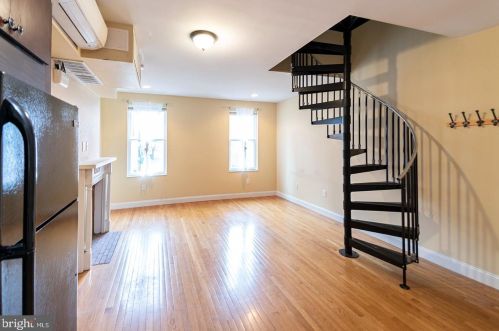 242 21st St, Philadelphia, PA 19103-1001