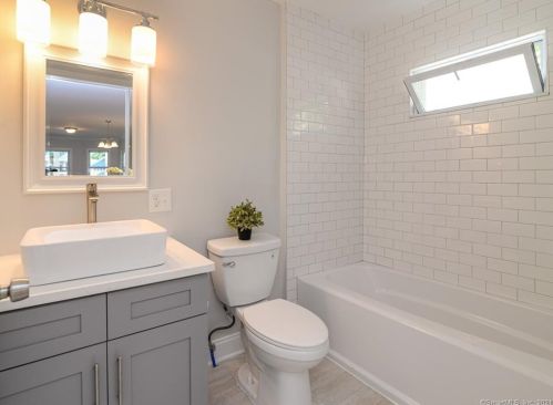 94 Cleveland Ave, Bridgeport CT  06606-5209 exterior