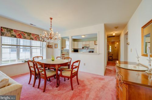 12 Meadowwood Ct, Columbus NJ  08022-1026 exterior