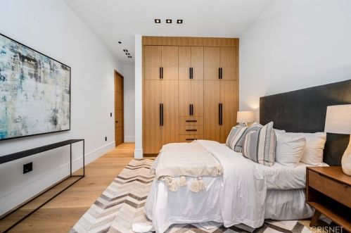 4508 Haskell Ave, Van Nuys CA  91436-3148 exterior