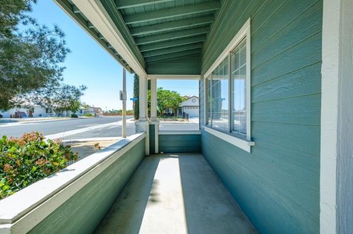 12138 Stonegate Dr, Victorville, CA 92392-9027