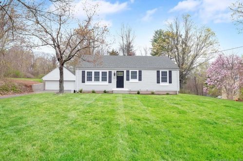 124 Park Dr, Kensington CT  06037-3815 exterior