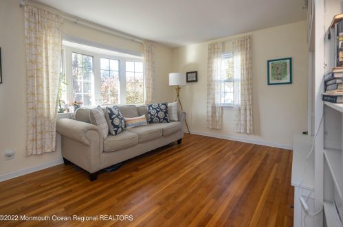 6 Elmwood Pl, Leonardo NJ  07737-1347 exterior