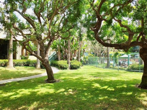 448 Bellflower Blvd, Long Beach CA  90814-2058 exterior