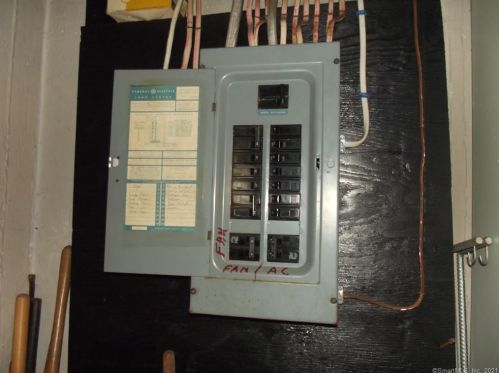 11 Harbor View Ave, Waterford CT  06385-1312 exterior