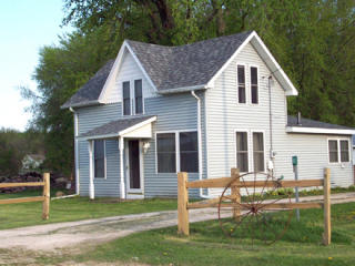 1821 298th St, Calamus, IA 52729-9626