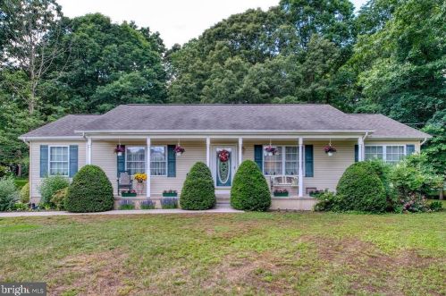 689 Rosemont Ave, Newfield, NJ 08344-5238
