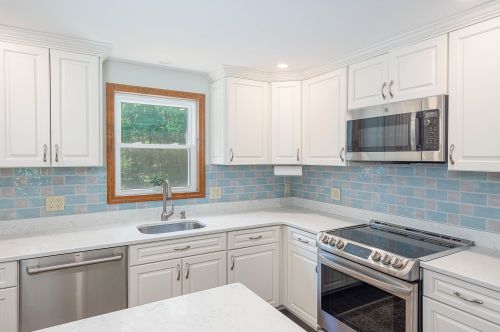 12 Happy Ave, Derry NH  03038-5419 exterior